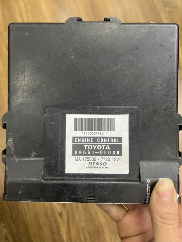 HỘP ECU TOYOTA HIACE CÁ MẬP 89661-0L030