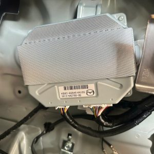 KB8C-626H0 HỘP ĐIỀU KHIỂN CỐP MAZDA CX5