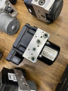 27536YC080 CỤM ABS XE SUBARU
