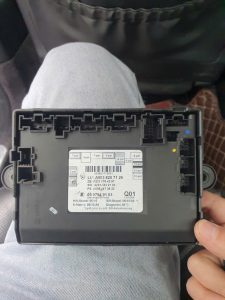 2218706185 HỘP ĐIỀU KHIỂN CỐP MERCEDES W221/S-CLASS