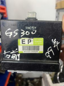 89223-30020 HỘP ĐIỀU KHIỂN CỬA TRƯỚC BÊN PHẢI LEXUS GS300
