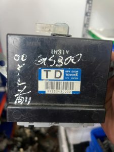 89222-30030 HỘP ĐIỀU KHIỂN CỬA TOYOTA