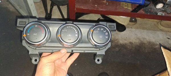 8TDB8T BẢNG ĐIỀU KHIỂN ĐIỀU HÒA MAZDA 2