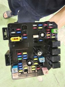 95903661 HỘP CẦU CHÌ TRONG XE CAPTIVA
