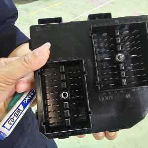 95903661 HỘP CẦU CHÌ TRONG XE CAPTIVA