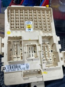 91950-D3510 BẢNG CẦU CHÌ TRONG XE HYUNDAI TUCSON