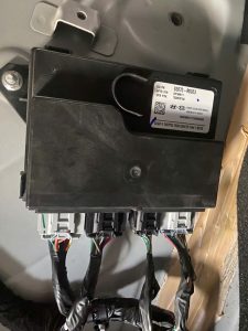 83870-R0003 HỘP ĐIỀU KHIỂN CỬA SAU KIA CANIVAL